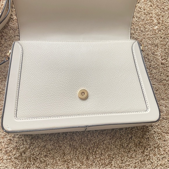 Michael Kors White Shoulder Bag - Picture 12 of 16